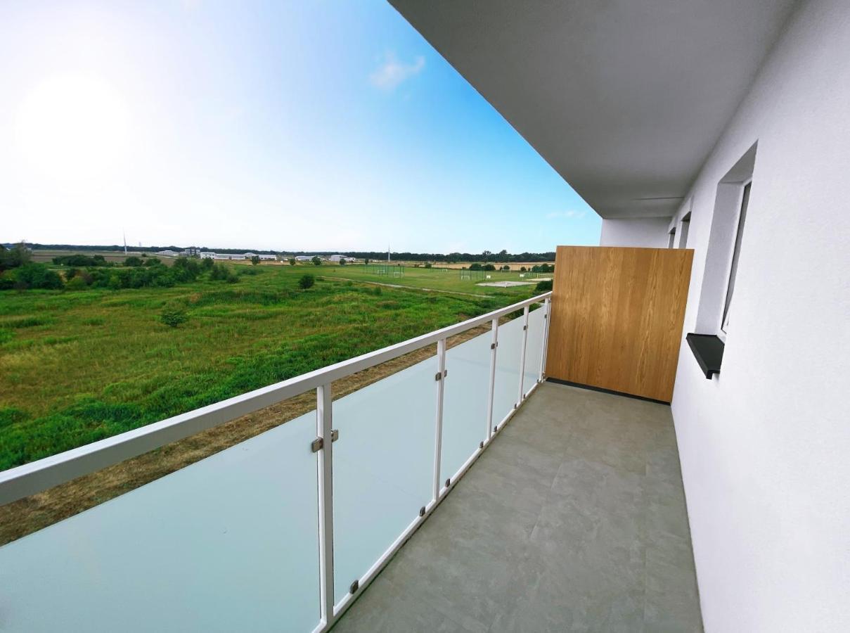 Elegant 1-Bedroom Flat With Balcony Near Breslau Exterior foto